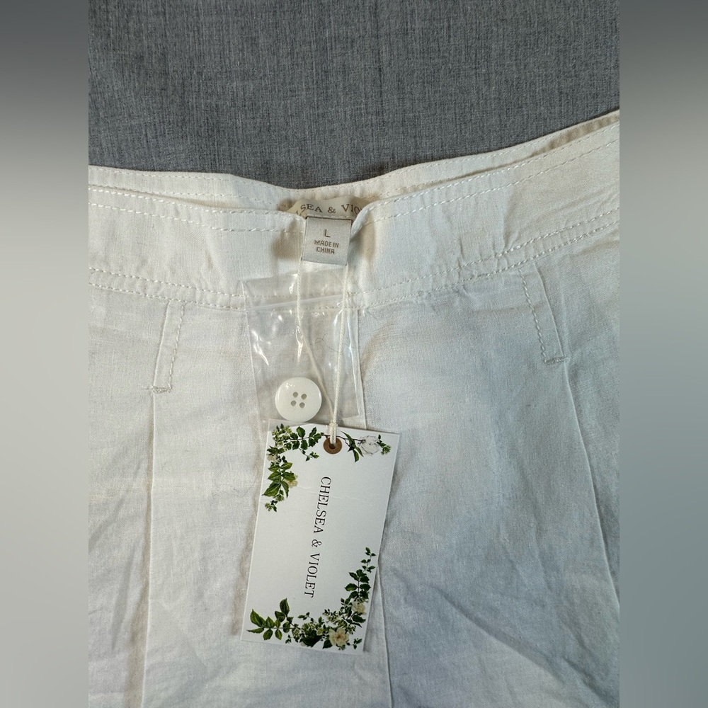 Chelsea & Violet Cream Women's Shorts NWT - Picture 2 of 9